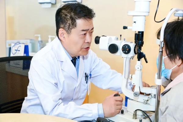 醫(yī)德醫(yī)風(fēng)｜愛爾眼科馬勇：用醫(yī)術(shù)雕琢光明，以仁心傳遞溫暖